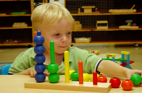 Se escucha hablar a menudo del Método Montessori y no son pocos quienes lo reivindican haciéndolo suyo. Devaluado en tantas ocasiones como una fórmula de venta tras la cual a […]